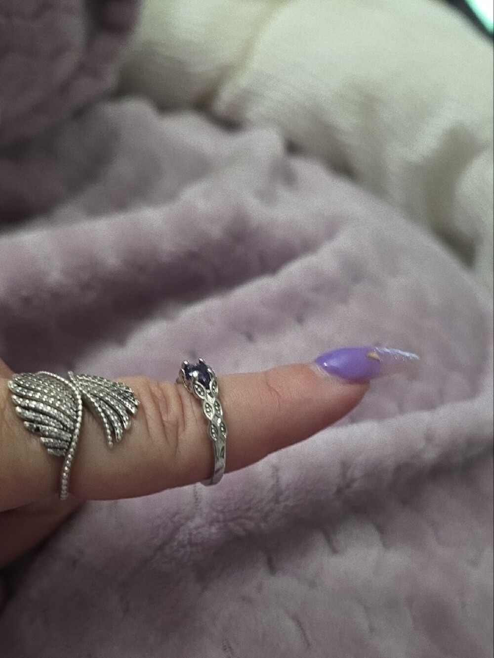 Silver Ring with Purple Stone Sz 7 Like new No Stones Missing - Picture 4 of 7